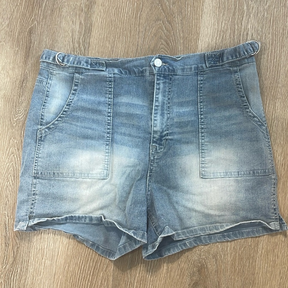 Wallflower Women’s Jean Shorts